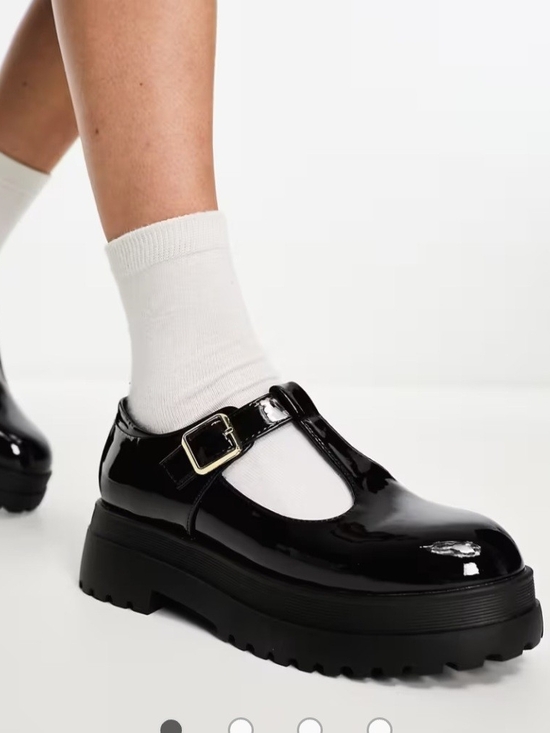 Glamorous Shoes - Glamorous chunky t-bar mary janes in black patent in Box- Size 7